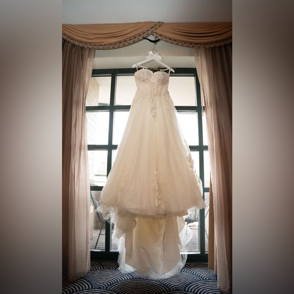 Elegant White Strapless Wedding Dress